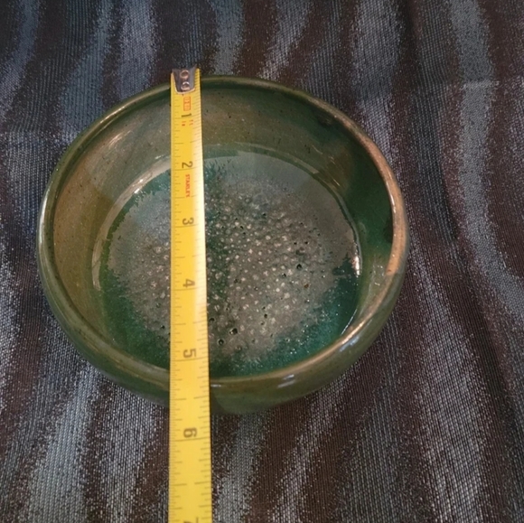 Small handmade pottery bowl green glazed signed - Picture 4 of 7